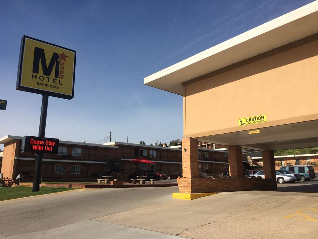 M Star Rapid City Bagian luar foto
