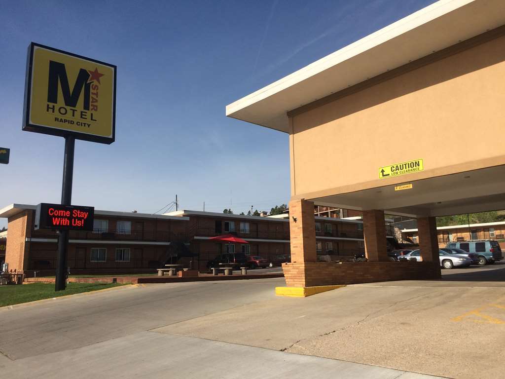M Star Rapid City Bagian luar foto