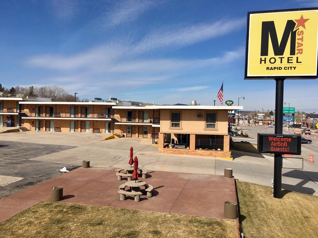 M Star Rapid City Bagian luar foto